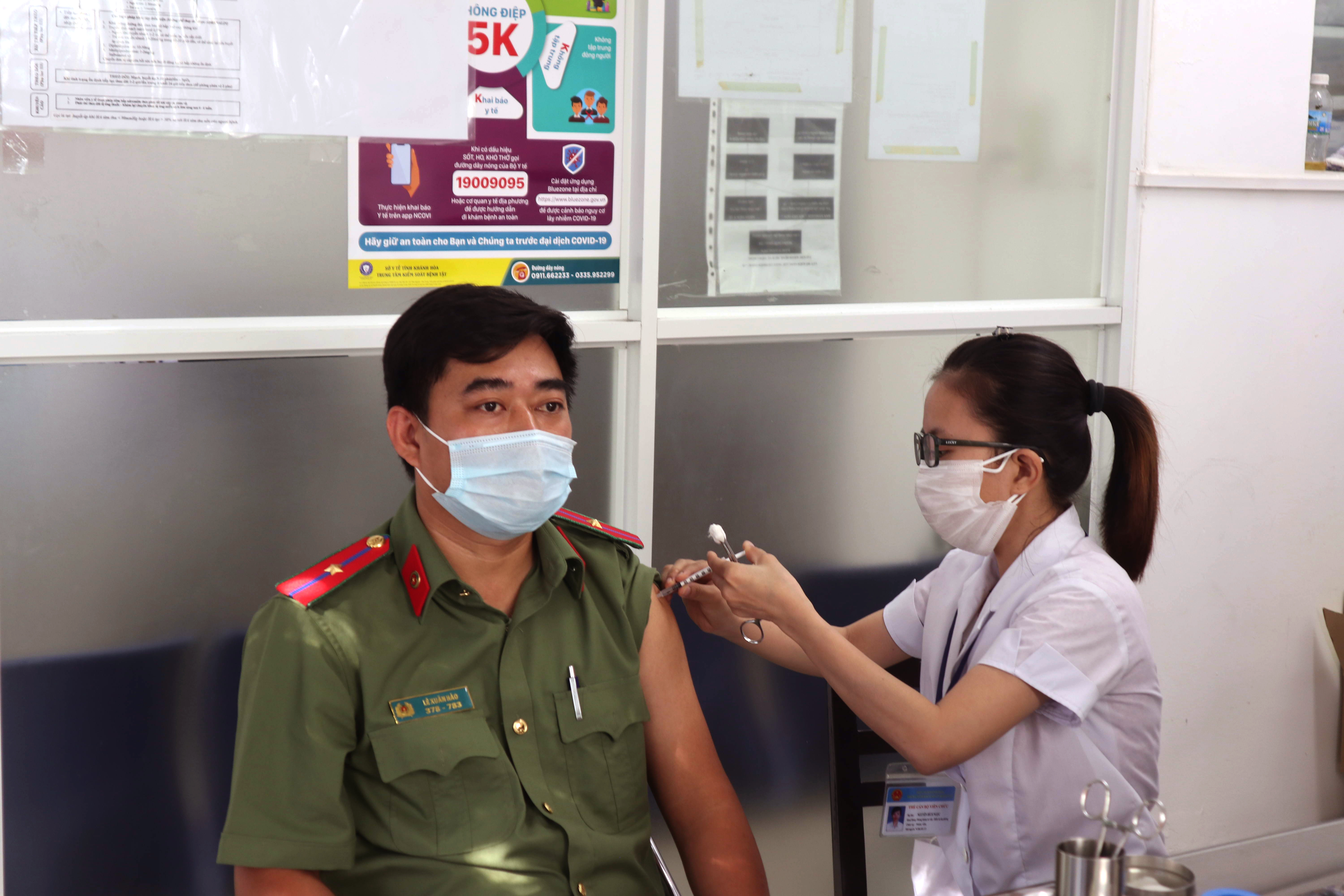 Bộ Y tế giảm ngày cách ly tập trung với người nhập cảnh tiêm đủ liều vaccine COVID-19, xét nghiệm âm tính